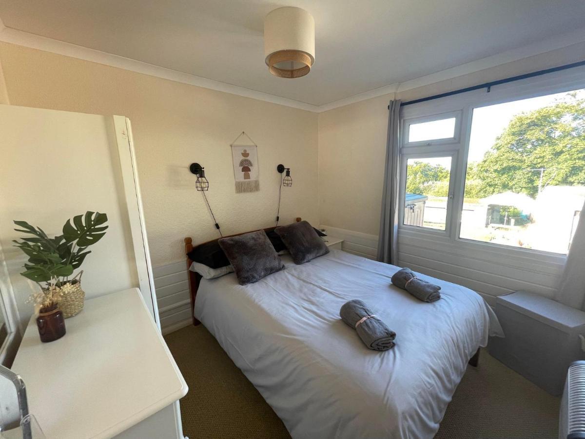 2 Bedroom Holiday Chalet Near Bude Kilkhampton Exterior foto